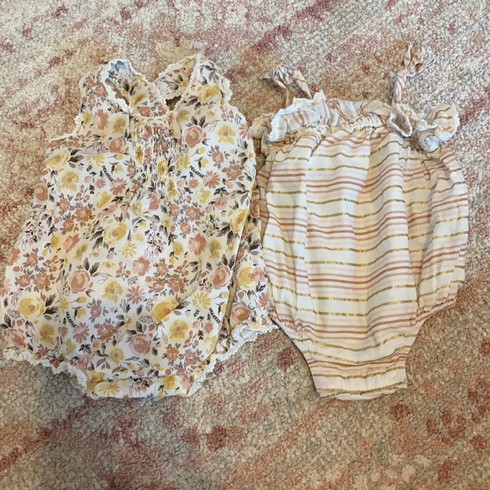 Set of two baby girls bubbles